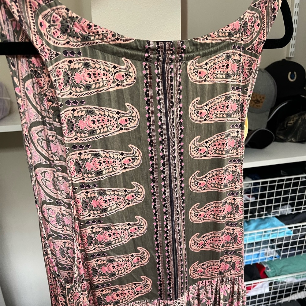 Sleeveless V-Neck Maxi Dress in Olive & Blush Paisley - Picture 6 of 10